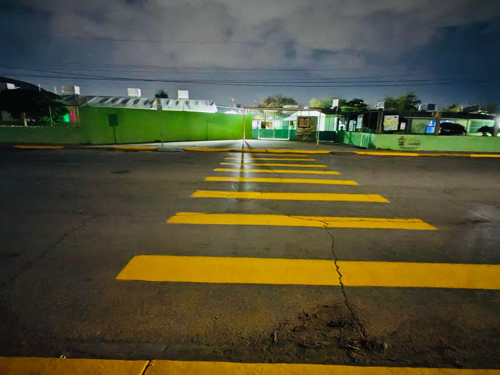 Con nueva señalización refuerza Seguridad Vial cruces y vialidades