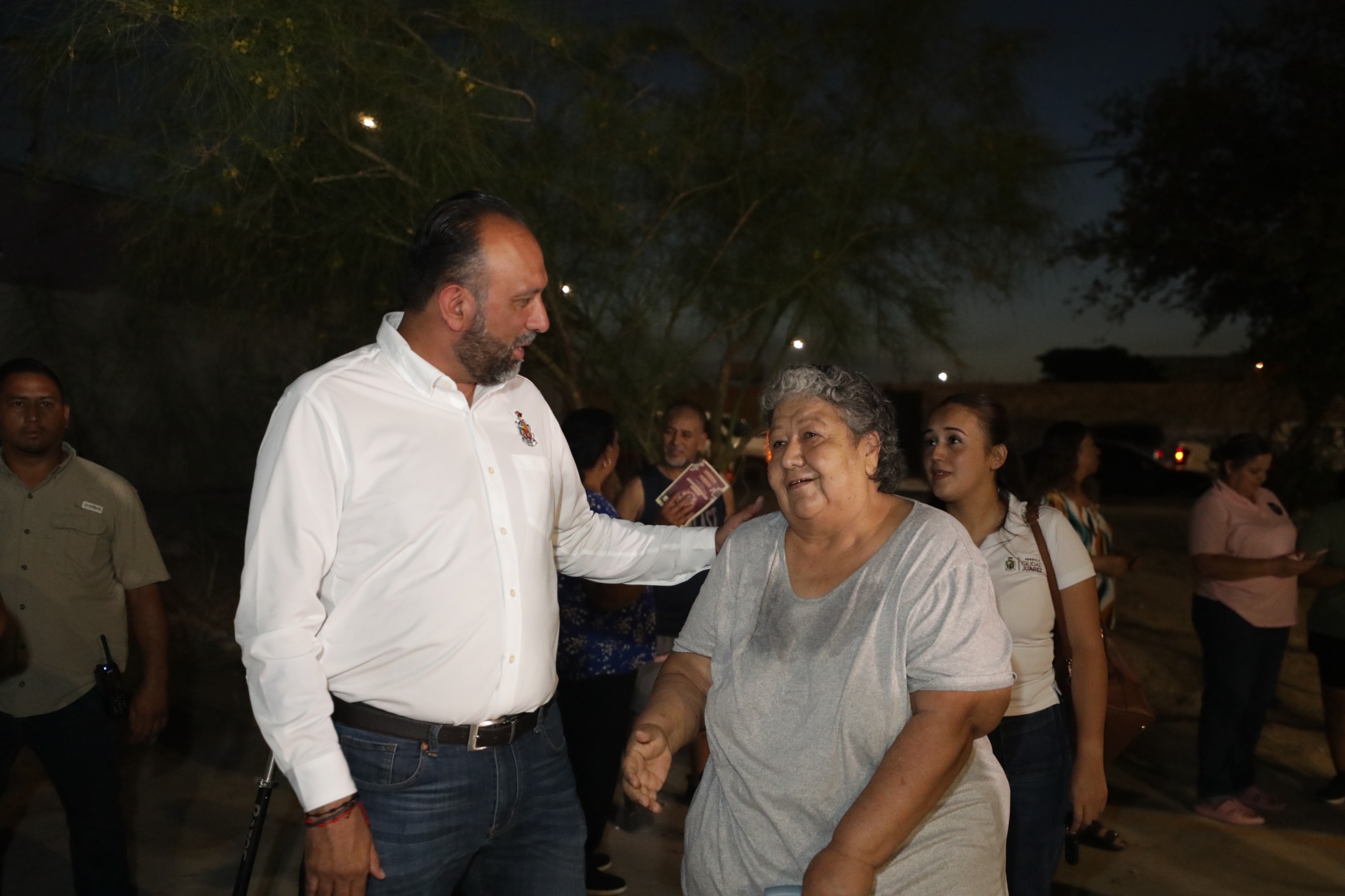 Renuevan alumbrado y mejoran parque de Praderas de Oriente