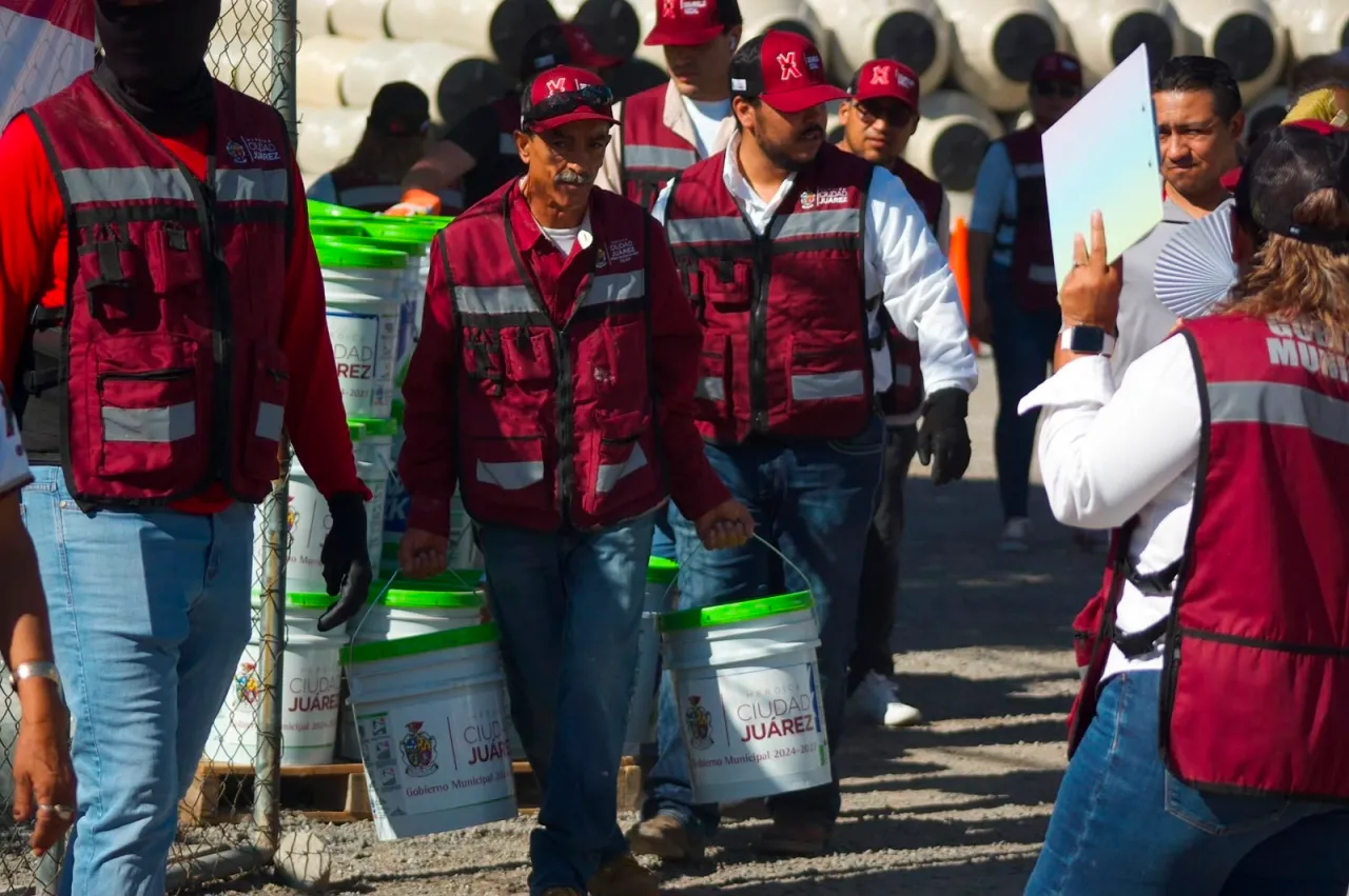 Entregan apoyos de impermeabilización a 200 familias; beneficiarán a más de mil viviendas este año